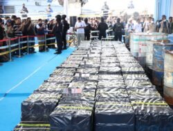 PETUGAS GABUNGAN KEPRI GAGALKAN PENYELUNDUPAN 2,6 TON METHAMPHETAMINE CAIR