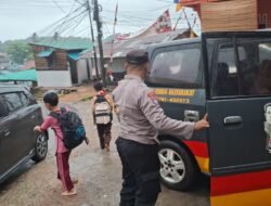 Inovasi “Si Amru” Polsek Batu Ampar, Kawal Kepulangan Murid SD N 002 Tanjung Sengkuang