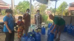 Sahabat Cita Khatulistiwa Salurkan Bantuan Air Bersih Kepada Warga Terdampak Karhutla di Kabupaten Ketapang