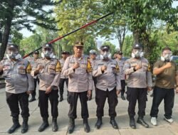 Polsek Banjarbaru Utara Bagikan Masker Kepada Babinkamtibmas Dan Wartawan, Untuk Siaga Kebakaran