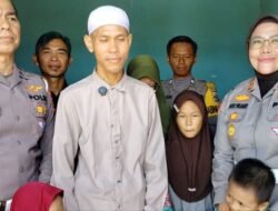 Kepedulian Ditlantas Polda Kalsel Sambangi Ojol yang Sakit, Bantu Ringankan Beban Keluarga