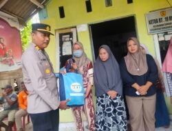 Polsek Banjarbaru Utara Salurkan Bantuan Wapres, 50 Paket Sembako untuk Warga Terdampak Kekeringan di Sungai Ulin