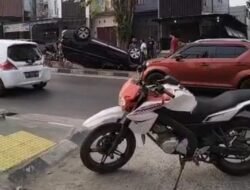 Mobil Tabrak Pohon hingga Terbalik di Panglima Batur Banjarbaru, Ini Kronologi Kejadiannya