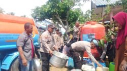 Air Bersih Jadi Kebutuhan Mendesak, Polsek Beruntung Baru Salurkan Bantuan ke Warga Halayung Dan Rumpiang
