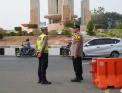Polres Banjarbaru Terjunkan Personel Di 25 Titik, Kapolres Turun Langsung Atur Lalulintas