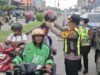 Tingkatkan Kesadaran Pengendara, Kapolrestabes Medan Bagi – Bagi Helm