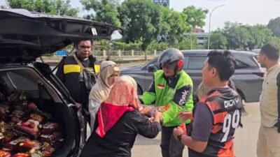 Jumat Berkah, Ditreskrimsus Polda Kepri Distribusikan Ratusan Paket Beras ke Masyarakat